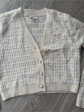 Francesca's Collections Cream Textured Pearl-Button Cardigan